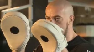 С. Бадюк и А. Назаров. Отработка ударов на лапе