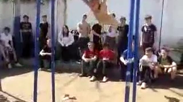 Неудача на самодельном турнике смотреть онлайн