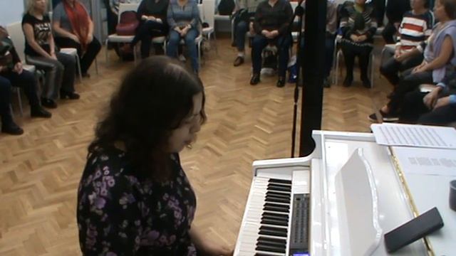 Видео распевок и разбора песни на уроке вокала в ЦМД ВДНХ смотреть онлайн