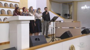Любовь сошла с небес на крест кровавый / Песня