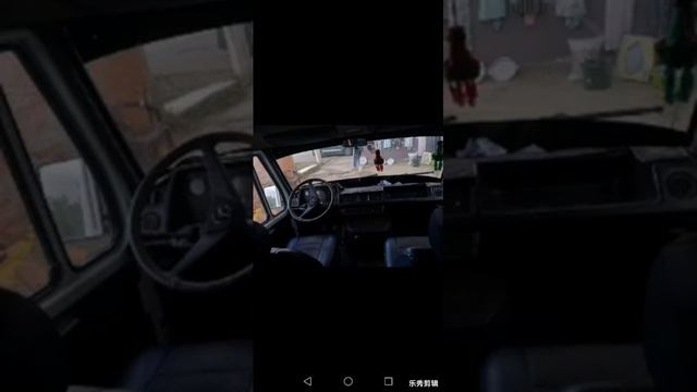 Mercedes-Benz 207D  السيارة للبيع