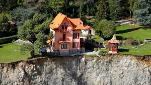 Дом на краю