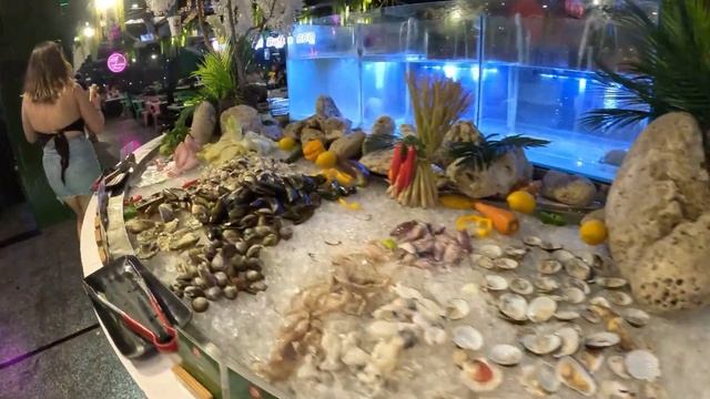 Неограниченные морепродукты за 10 долларов в Нячанге. Далат буфет. Da Lat Buffet BBQ Nha Trang.