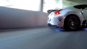 Харли Квинн и Nissan Z350  под супер песню.