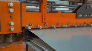 Станок листовой металлообработки для производства гипсометаллических панелей для чистых помещений