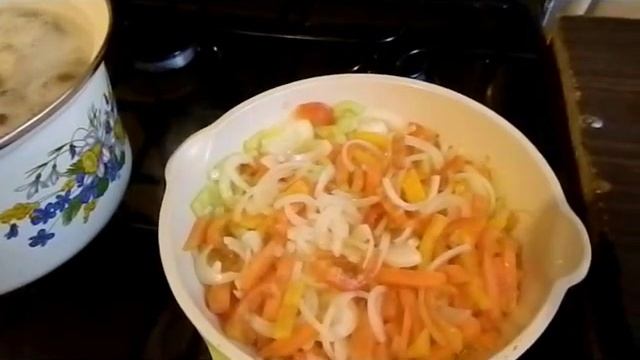 Первые блюда: Суп с овощами на мясном бульоне