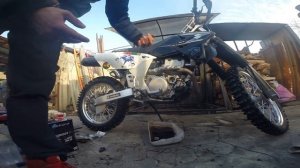 SUZUKI DRZ-400 Замена масла в двигатели ..(Масло Аккора)