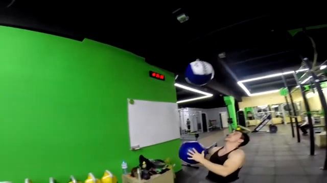 ЛЮТАЯ ЗАРУБА! ПОДЪЁМ НА БИЦЕПС +70КГ( ПОБРОБУЙ ПОВТОРИ) смотреть онлайн