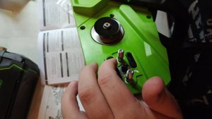 Цепная аккумуляторная пила Greenworks GD40CS18 распаковка, сборка и первый запуск.Пилим лестницу.
