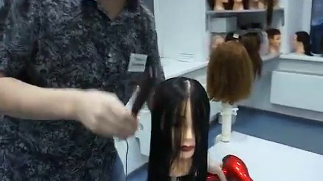 Укладка феном и скелетной щёткой  длинных волос
