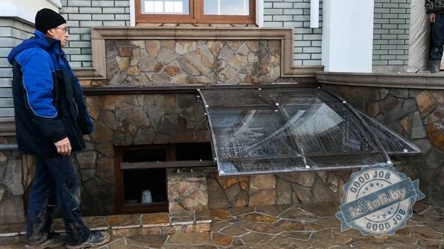Откатной навес над спуском в подвал