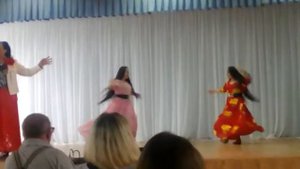 Заводная песенка с подтанцовкой .Выступление в школе № 34 Самара