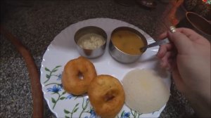 376. Так и хочется дать им совет по расхламлению! Держу себя в руках. Индия. Путтапарти.