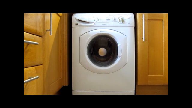 Worlds Loudest Washing Machine,Very Noisy Hotpoint in need of Bearings