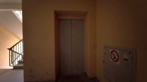 Подъезд внутри, лестничная клетка, тамбур, лифт в доме Жилстрой-1