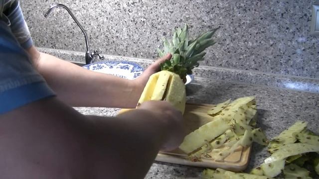 Как почистить ананас. Лайфхак.