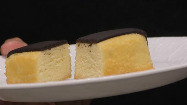 ?? Mini Fudge Iced Golden Cakes ? Entenmann's Hit/Miss First Time Trying Food Review Vlog James ? смотреть онлайн