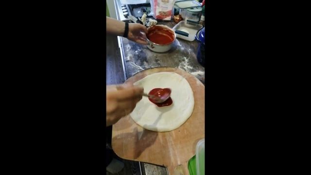 ПОМПЕЙКА. Пицца 4 сыра, из дровяной печи/ Раскатка теста