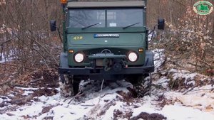 Unimog 404 S Bundeswehr in unwegsamen Gelände