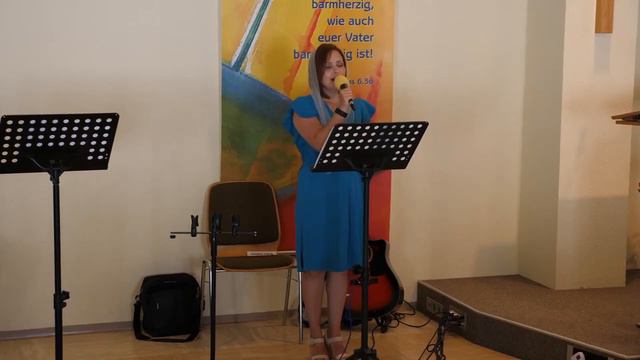 У распятья.