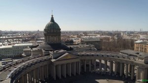 Казанский собор в Санкт-Петербурге вид с дрона. Главные архитектурные достопримечательности Питера.