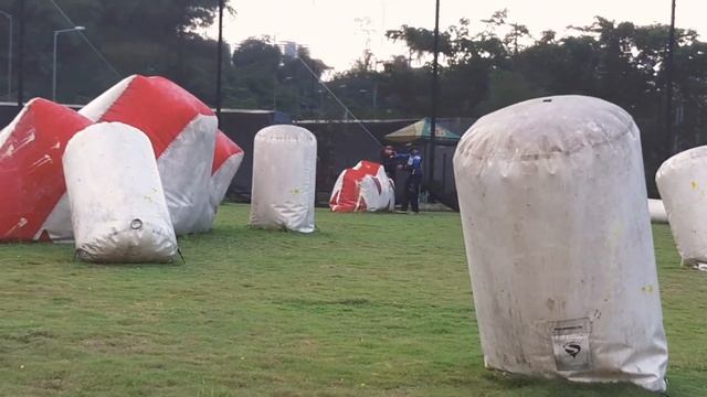 The Baryon : Paintball War смотреть онлайн