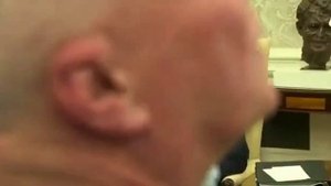 Дед Бидон на встрече с зелебобой, неожиданно  осознаёт, что памперс самопроизвольно наполняется.