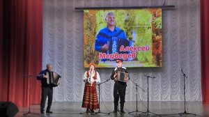"Стояла чудная сосна". Поют солистка хора Московская сторонушка Наталья Зенкина и Алексей Медведев