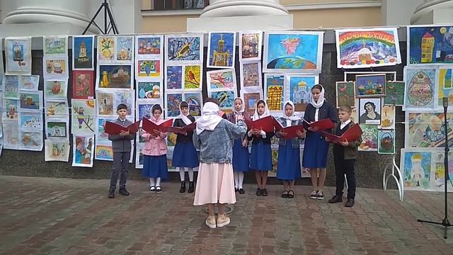 Выставка детских рисунков воскресных школ города Одессы, у Преображенского Собора. смотреть онлайн