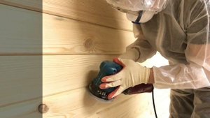 Как отшлифовать и покрасить деревянный дом