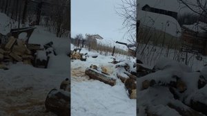 Обкатываю бензопилу чемпион 240 в пол газа.