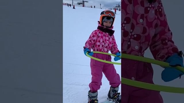 Дети сноубордисты. Варя, 7 лет. Боковое соскальзывание #сноуборд #snowboarding смотреть онлайн