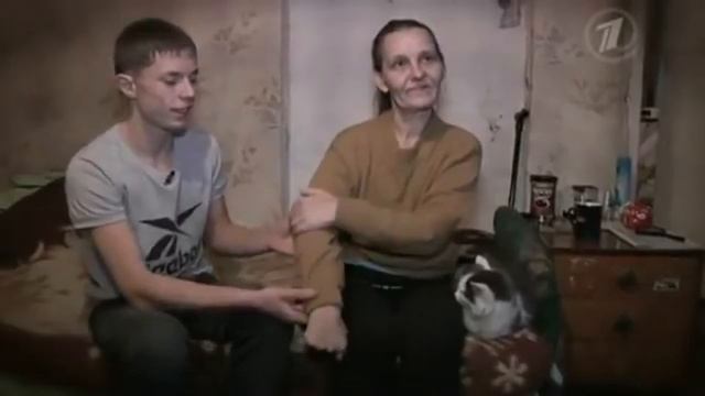 Повзрослел в 7 лет: остался с парализованной матерью один-на-один смотреть онлайн