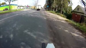 Копия видео "На Электро велосипеде 3КВт по проселку, в городе Гатчина и по Приоратскому парку"