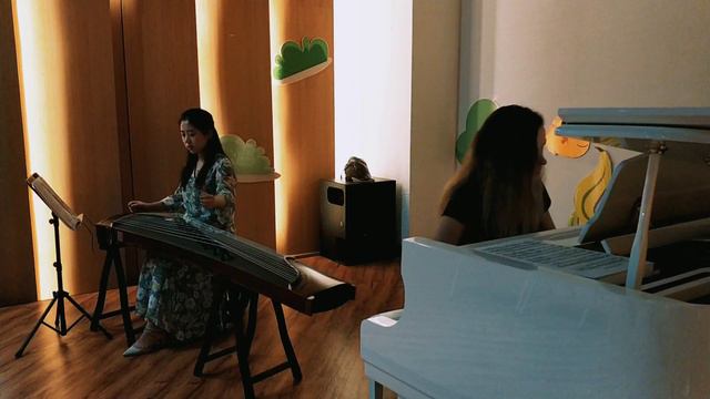 Guzheng - piano : Tune of rainbow cloud, Kristina Fedorniak & Liu Runzhi смотреть онлайн