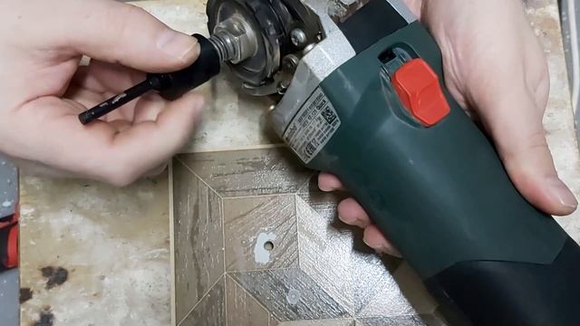 Сверлим керамогранит легко ! Алмазным сверлом Milwaukee с посадкой M14 . смотреть онлайн
