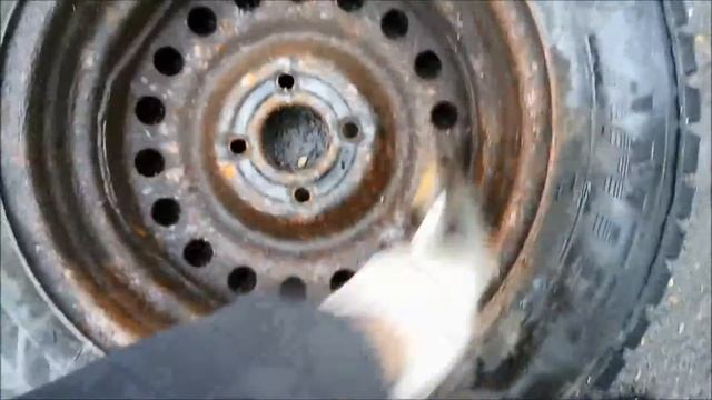 Замена колеса на машине (авто) с использованием подкатного гидравлического домкрата смотреть онлайн