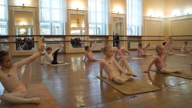 Открытый урок по классической хореографии / культурный центр "Кияночка" смотреть онлайн