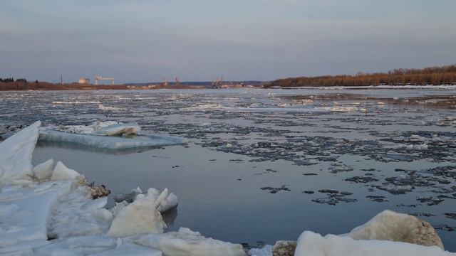 ледоход . река Иртыш. 2023 апрель смотреть онлайн