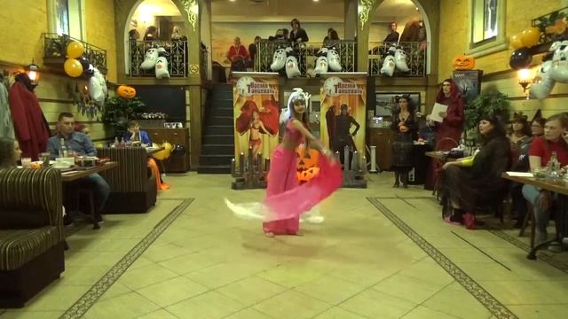 Мила Захваткина Танец с веерами смотреть онлайн