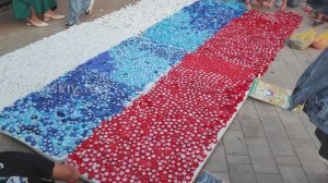 Экофлешмоб - флаг, собранный из крышечек