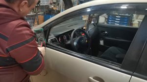 Обогрев водительского зеркала Nissan Tiida
