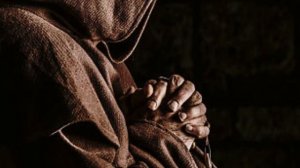 Как монахи усмиряли влечение к женщинам в Средние века: Путь к целомудрию