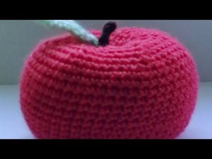 Как связать яблоко крючком.