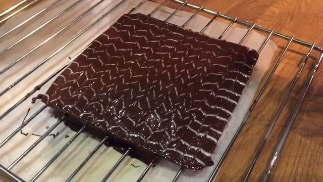 Ленинградский торт, заливка шоколадом и рисунок смотреть онлайн