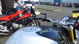 BMW S1000RR vs. BMW S1000Rs - Rev battle