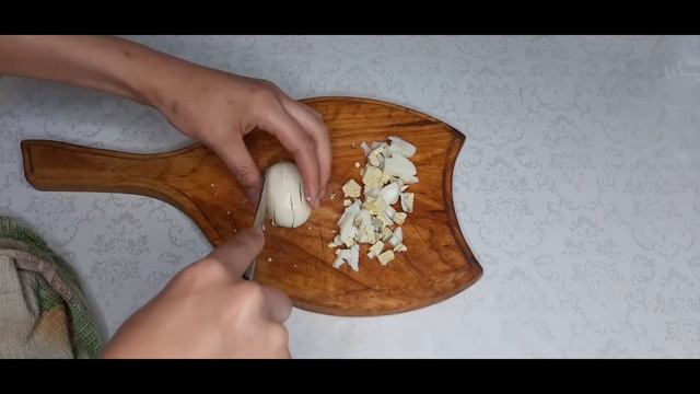 Салат с  консервированными ананасами картофелем и курицей.