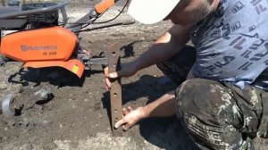 настраиваю глубину сошника мотоблока Хускварна HusqvarnaTF338 как копать огород фрезами
