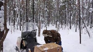 Завёз охотника Саха на промысловый участок.