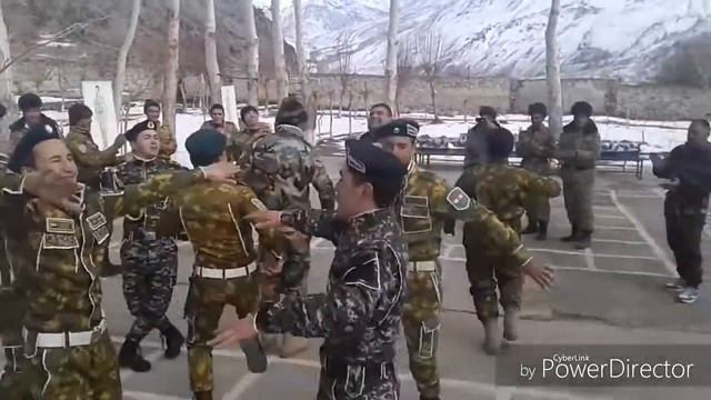 Сарбозони 3юм застава дараи санг М15 смотреть онлайн